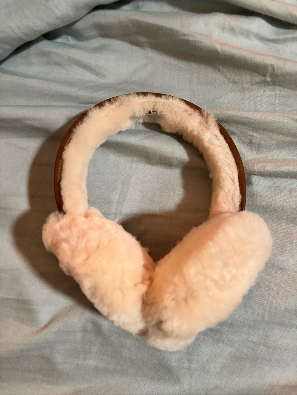 UGG BLUETOOTH HEADPHONE EARMUFFS